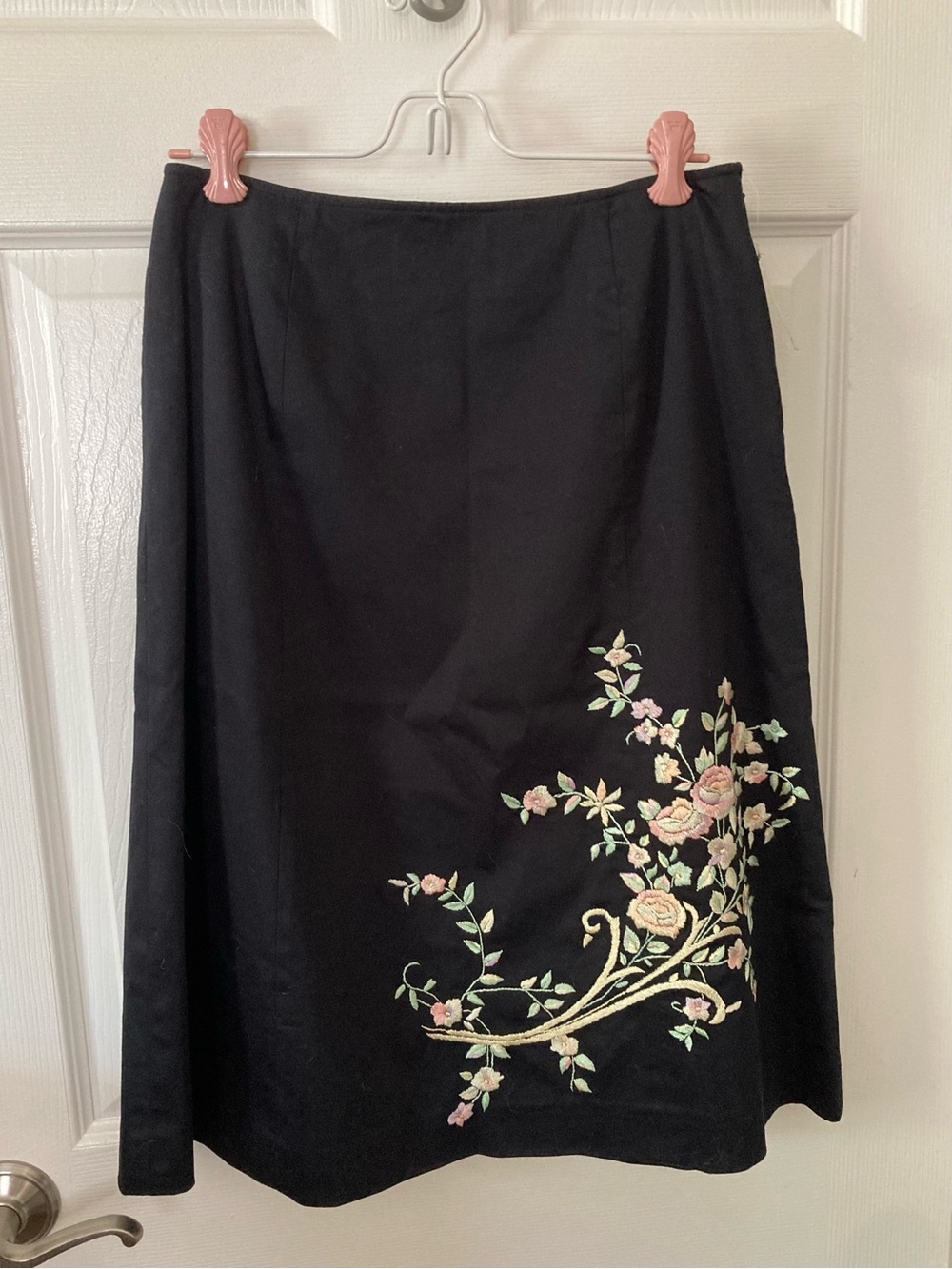 Harold's NWT Vintage Black A-Line Skirt with Floral Embroidery, size 4